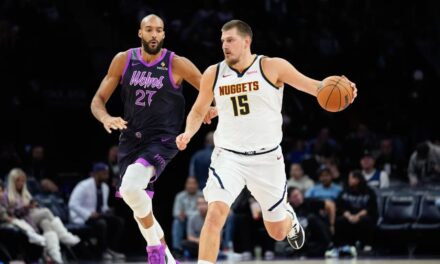 Jokic lidera a los Nuggets en victoria sobre los Timberwolves por 123-112