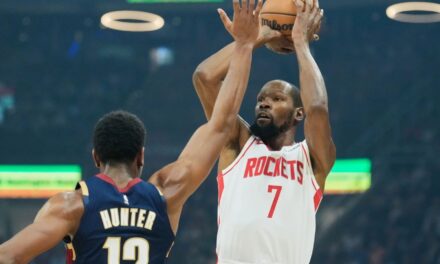 Rockets consiguen su quinta victoria seguida al vencer 114-104 a Cavaliers