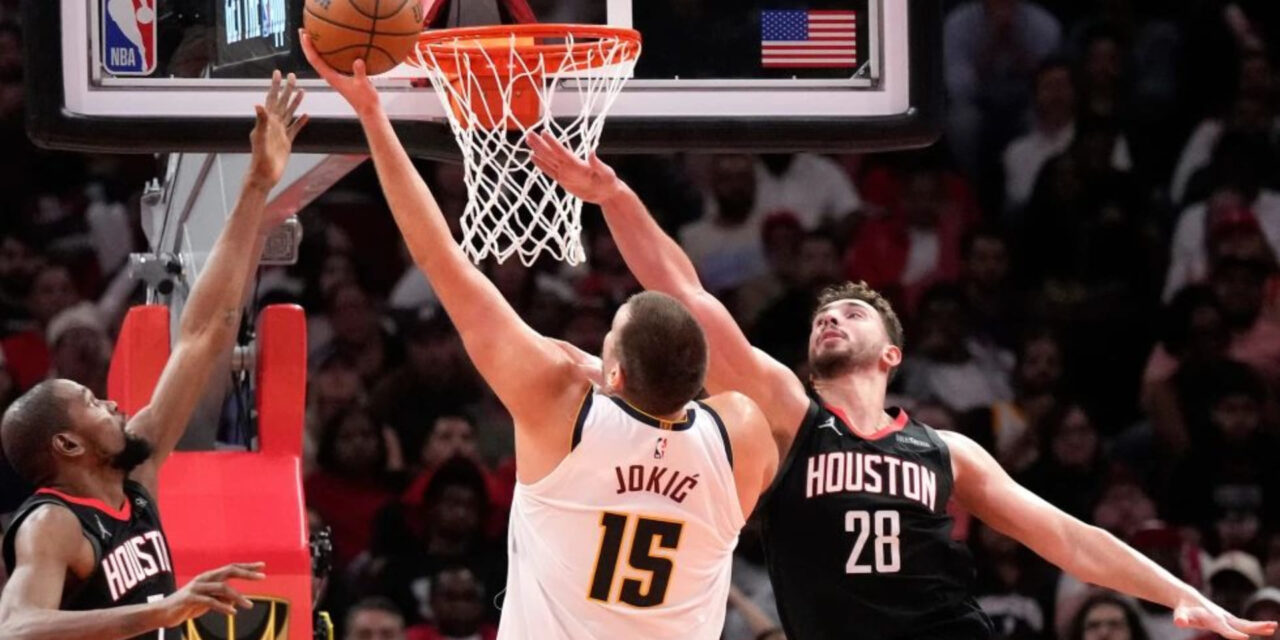 Jokic anota 34 puntos y Nuggets vencen a Rockets por 112-109