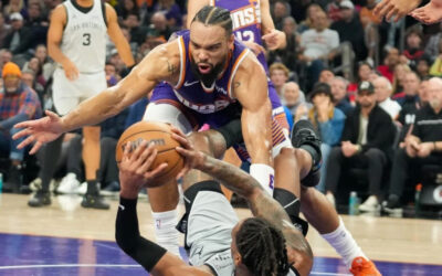 Suns logran tercera victoria consecutiva tras vencer 111-102 a Spurs y frenan racha de triunfos