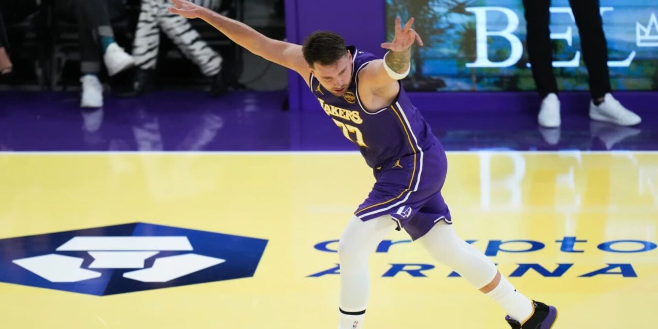 Luka y LeBron lideran a los Lakers ante los Clippers para su quinta victoria consecutiva