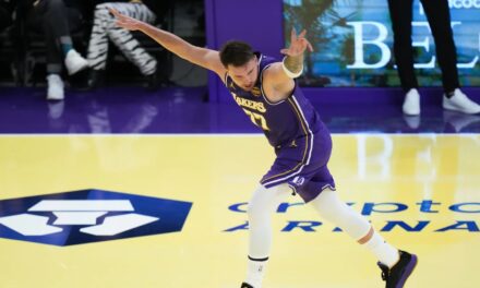 Luka y LeBron lideran a los Lakers ante los Clippers para su quinta victoria consecutiva
