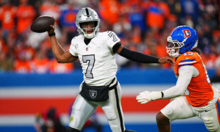La defensa de los Broncos brilló en la ajustada victoria por 10-7 sobre los Raiders