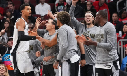 Wembanyama anota 38 puntos y los Spurs remontan ante los Bulls