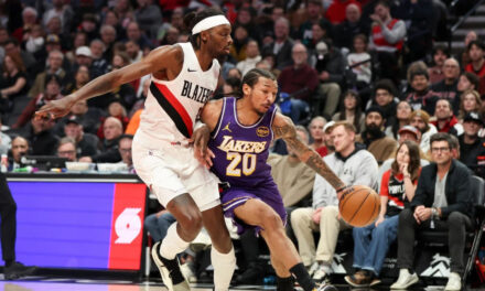 Los Lakers superaron las ausencias de Doncic y Reaves para lograr una victoria por 123-115 sobre los Blazers.
