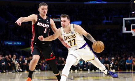 Lakers vencen 130-120 al Heat con triple-doble de Luka Doncic