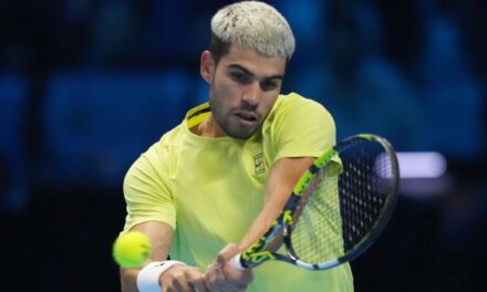 Alcaraz se retira de las Finales de la Copa Davis por una lesión en el muslo