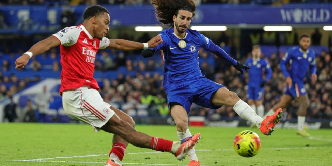 Arsenal empata con Chelsea de 10 hombres, Isak impulsa a Liverpool y Man United vence a Palace