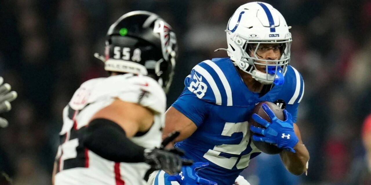 Taylor corrió para 244 yardas y 3 touchdowns para los Colts en victoria por 31-25 en tiempo extra sobre los Falcons en Berlín