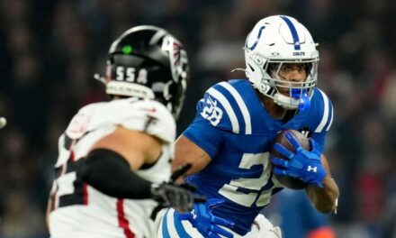 Taylor corrió para 244 yardas y 3 touchdowns para los Colts en victoria por 31-25 en tiempo extra sobre los Falcons en Berlín