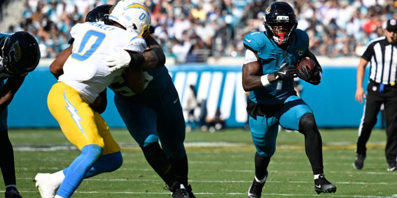 Jaguares se recuperan de histórica derrota con contundente victoria 35-6 ante Chargers
