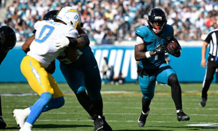 Jaguares se recuperan de histórica derrota con contundente victoria 35-6 ante Chargers