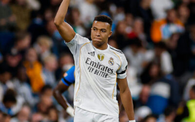 Real Madrid arrasa al Valencia con doblete de Mbappé