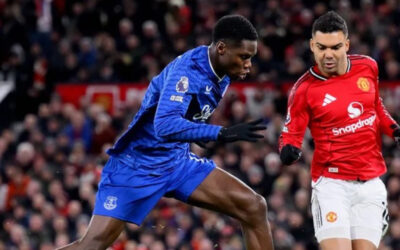 Everton vence 1-0 al Manchester United pese a quedarse con un hombre menos