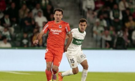 Penalti tardío da a la Real Sociedad un empate en Elche