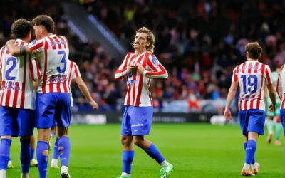 Un doblete exprés de Griezmann pone al Atlético a la altura del Barça