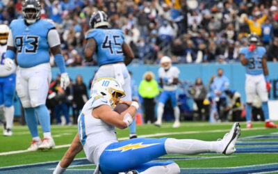 Justin Herbert se recupera de una intercepción que terminó en touchdown y los Chargers vencen a los Titans