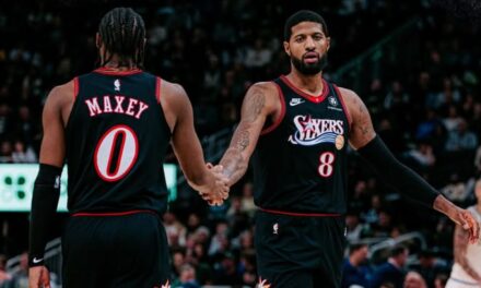 Maxey anota 54 puntos, la mejor marca de su carrera, y los 76ers superan a los Bucks 123-114 en la prórroga.