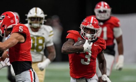 El número 4 Georgia vence al número 23 Georgia Tech por 16-9 para su octava victoria consecutiva en la serie