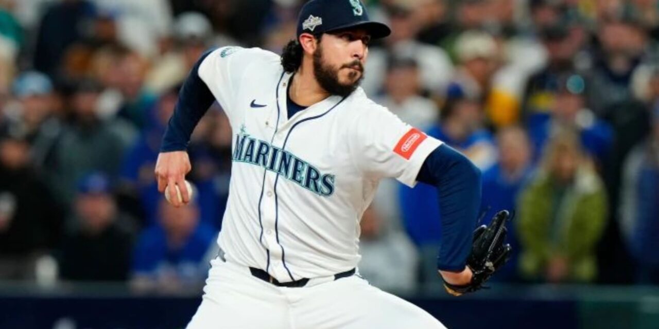 Marineros ejercen opción del cerrador mexicano Andrés Muñoz para el 2026