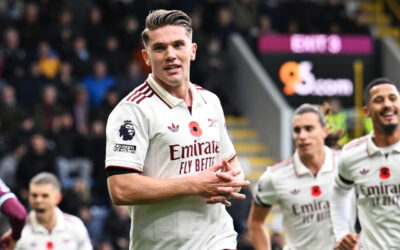 Arsenal gana de nuevo y amplía ventaja en la Premier, Liverpool triunfa y Man U rescata empate