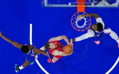 Raptors ganan su quinto consecutivo, remontan en el tercer cuarto para vencer 121-112 a 76ers