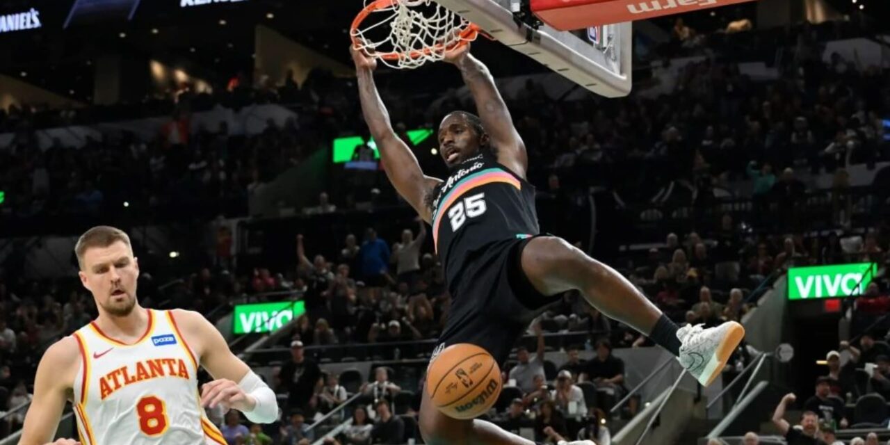 Fox y Jones García guían a Spurs a 3ra victoria consecutiva sin Wembanyama, vencen a Hawks 135-126