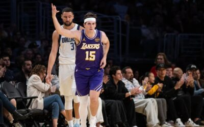 Reaves anota 38 puntos, Luka suma 35 y los Lakers vencen a los Mavs 129-119 en el regreso de Anthony Davis a Los Ángeles.