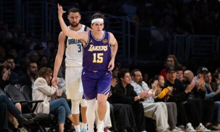 Reaves anota 38 puntos, Luka suma 35 y los Lakers vencen a los Mavs 129-119 en el regreso de Anthony Davis a Los Ángeles.