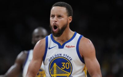 Los 46 puntos de Curry lideran a los Warriors a una victoria por 125-120 sobre los Spurs