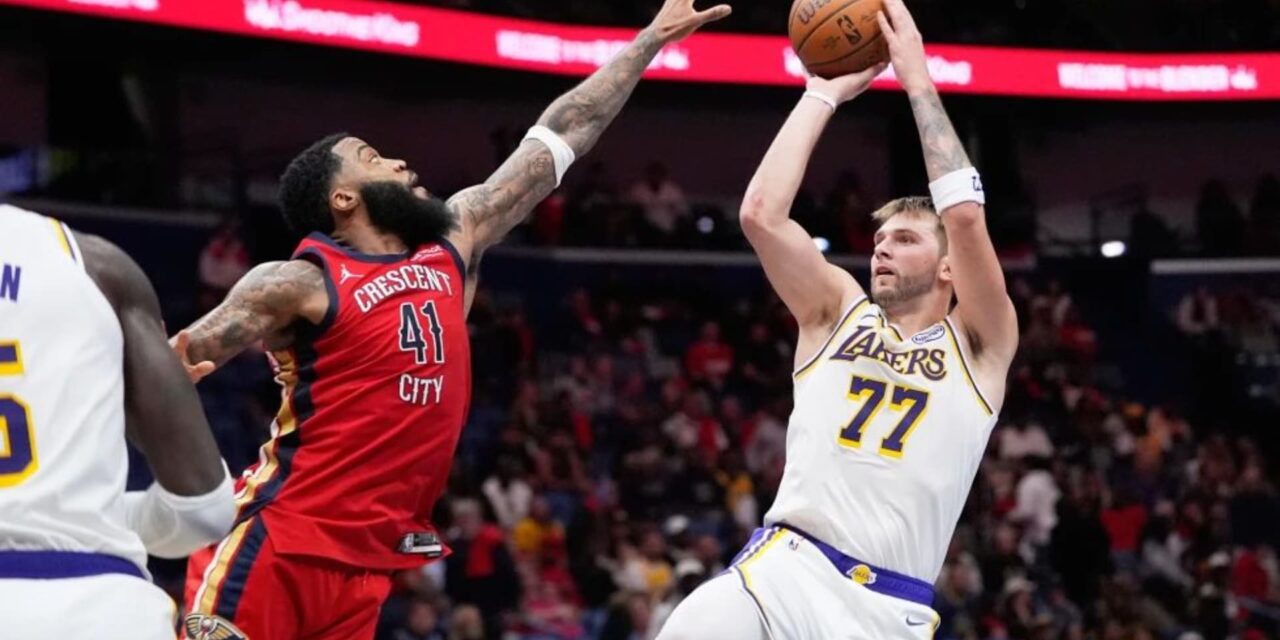 Doncic, Ayton y Reaves guían a Lakers a triunfo sobre Pelicans y a foja de 2-0 en Copa NBA