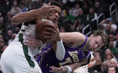 Doncic anota 41 puntos, Reaves agrega 25 mientras los Lakers consiguen victoria contra los Bucks.