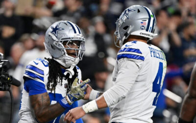 Cowboys rinden homenaje a Kneeland y luego consiguen 4 pases de touchdown de Prescott en victoria por 33-16 sobre los Raiders