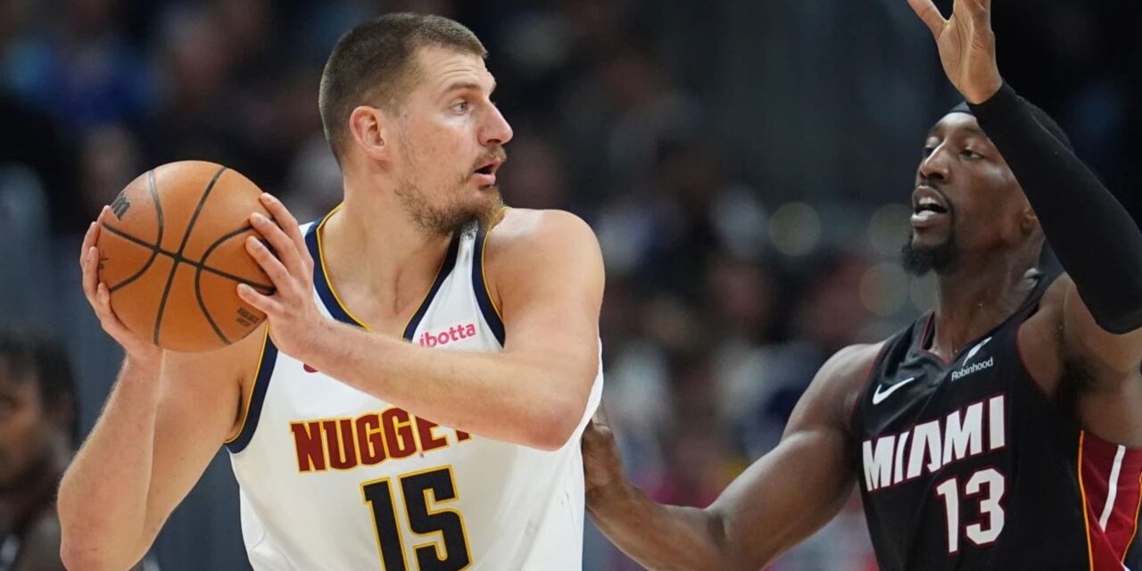 Triple-doble de Nikola Jokic lleva a los Nuggets a victoria de 122-112 sobre el Heat