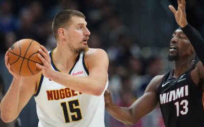 Triple-doble de Nikola Jokic lleva a los Nuggets a victoria de 122-112 sobre el Heat