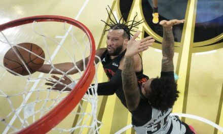 Los Knicks ganan la Copa NBA tras remontar y vencer a los Spurs por 124-113