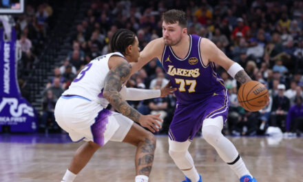 Doncic logra 45 puntos y triple-doble por Lakers, que remontan y vencen a Jazz 143-135