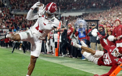 Alabama remonta un déficit de 17 puntos y vence a Oklahoma 34-24 en los playoffs de fútbol americano universitario.