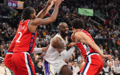 Leonard anota 32, su máximo de la temporada, y Clippers vencen 103-88 a Lakers