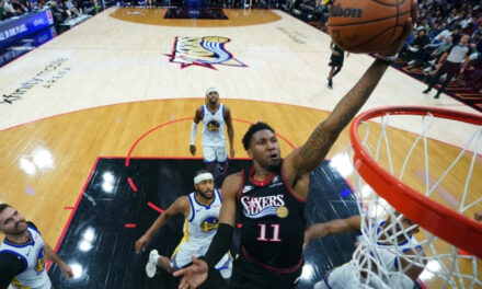 Edgecombe anota y Maxey bloquea para que 76ers derroten a Warriors diezmados