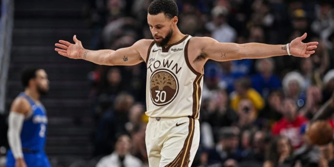 Stephen Curry destaca en la segunda mitad e impulsa victoria de los Warriors