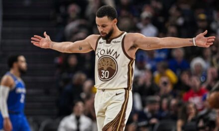 Stephen Curry destaca en la segunda mitad e impulsa victoria de los Warriors