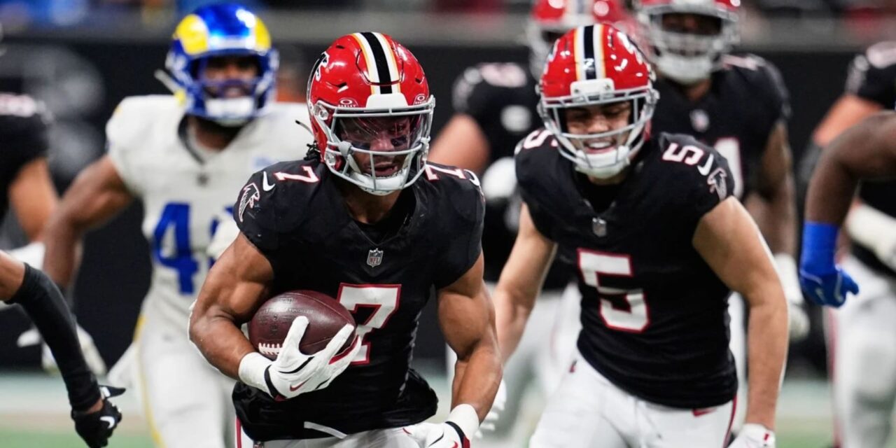 Robinson corre para 195 yardas mientras los Falcons se recuperan para sorprender a los Rams 27-24 con un gol de campo de 51 yardas de González.
