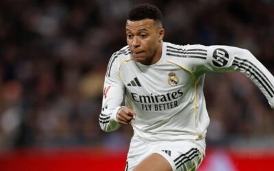 Mbappé, baja por un esguince de rodilla