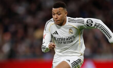 Mbappé, baja por un esguince de rodilla