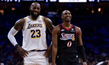 James anota triple, suma 29 y Doncic logra triple-doble en victoria de Lakers sobre 76ers