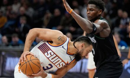 Los Suns superan los 40 puntos de Edwards y cortan la racha de 5 victorias consecutivas de los Timberwolves con una victoria por 108-105