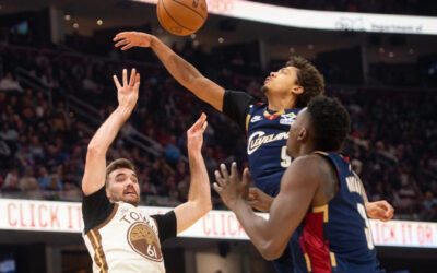 Pat Spencer anota 19 puntos, el máximo de su carrera, en su primera apertura en la NBA y los Warriors vencen a los Cavaliers por 99-94