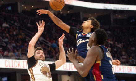 Pat Spencer anota 19 puntos, el máximo de su carrera, en su primera apertura en la NBA y los Warriors vencen a los Cavaliers por 99-94