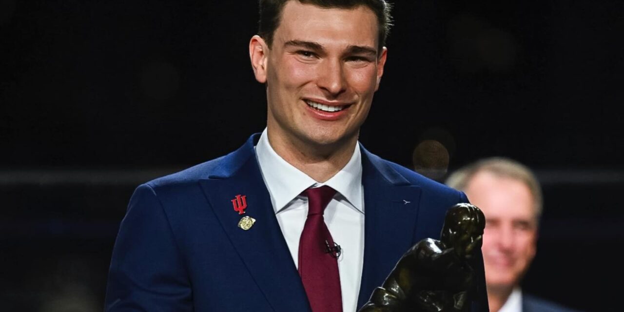 Fernando Mendoza gana el Trofeo Heisman como el mejor jugador de fútbol americano universitario